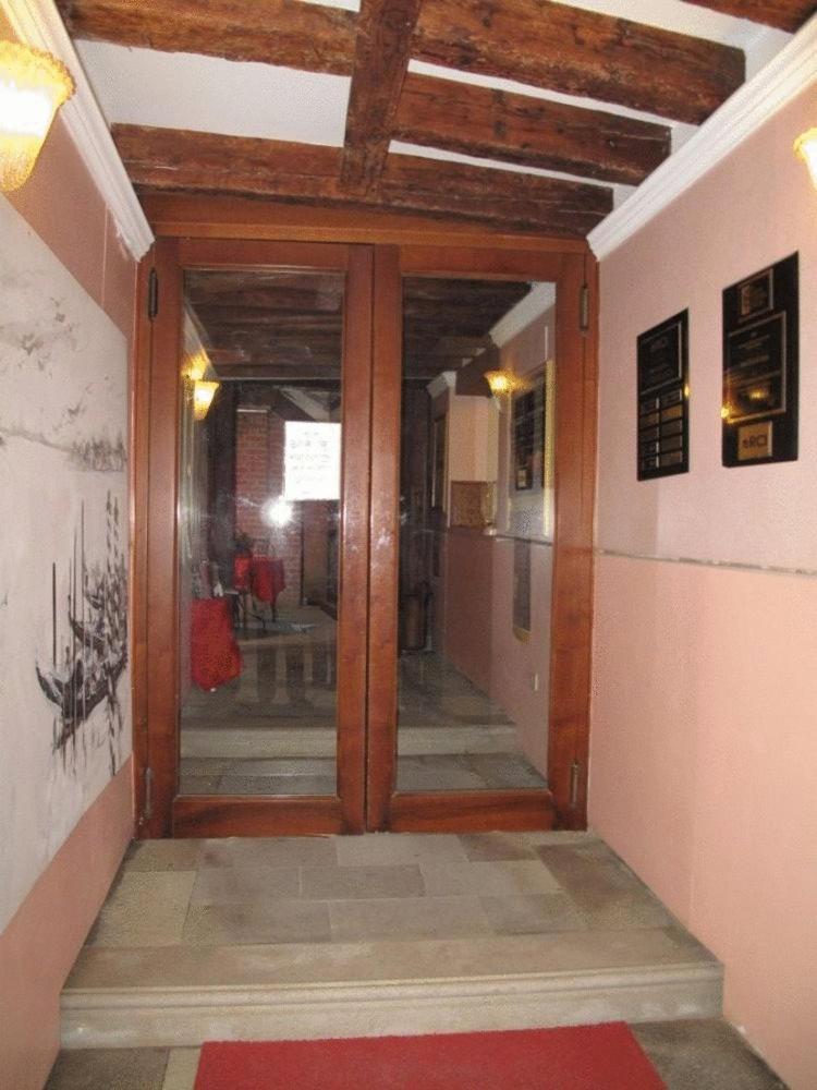 Hotel Piccola Fenice Venetië Buitenkant foto