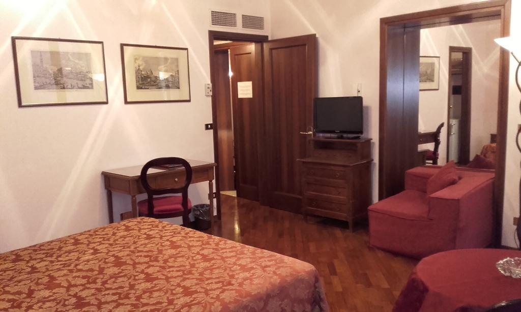 Hotel Piccola Fenice Venetië Buitenkant foto