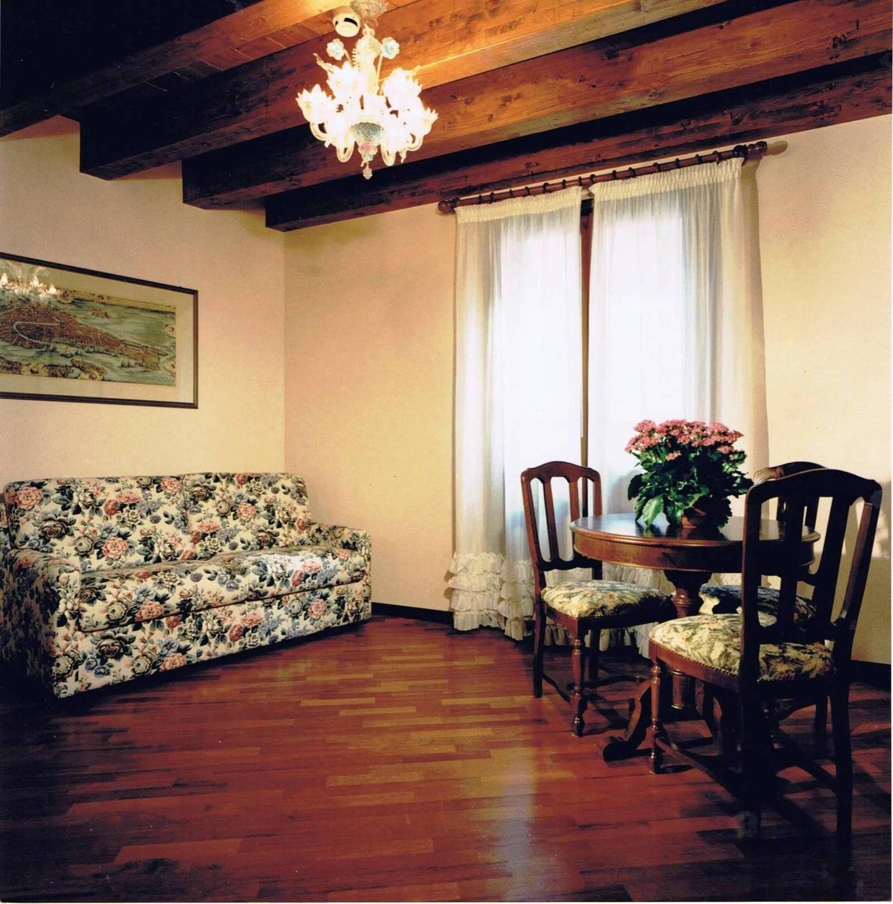 Hotel Piccola Fenice Venetië Buitenkant foto